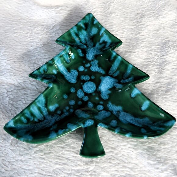 Vintage Pottery or Ceramic Material Christmas Tree Decor Plate Marked D.P 1977 - Picture 9 of 9